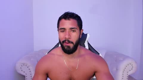 santiago_huntt online show from 17, 10, 2025