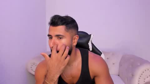 santiago_huntt online show from 25, 2, 2026