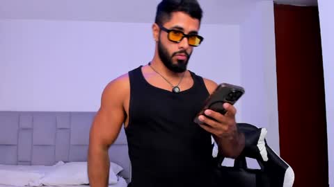 santiago_huntt online show from 16, 4, 2026