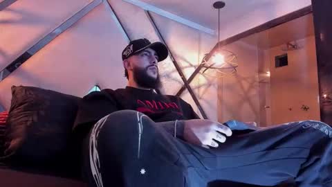 Snapshot of santiagohincapiie chatting on 1, 3, 2026 Santiago Hincapiie online show from 1, 3, 2026