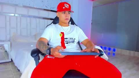 Santi Reyes online show from 28, 11, 2025