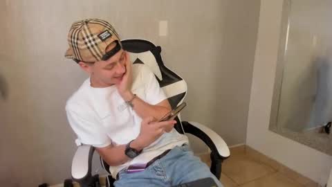 Julius Novachrono  online show from 3, 10, 2025