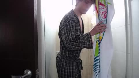 Snapshot of santii_rose chatting on 6, 3, 2025 Santii online show from 6, 3, 2025