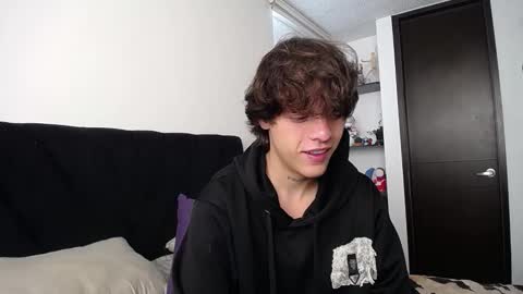 Snapshot of santii_rose chatting on 8, 3, 2025 Santii online show from 8, 3, 2025