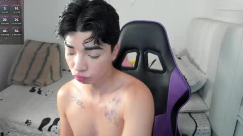 Snapshot of santy7u7 chatting on 2, 2, 2025 Mr. Santiago online show from 2, 2, 2025