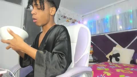 Snapshot of santy_bigcock_01 chatting on 11, 11, 2025 santy online show from 11, 11, 2025