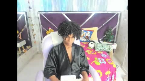 Snapshot of santy_bigcock_01 chatting on 14, 11, 2025 santy online show from 14, 11, 2025