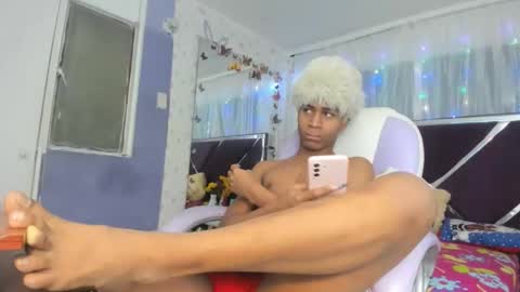 Snapshot of santy_bigcock_01 chatting on 28, 11, 2025 santy online show from 28, 11, 2025