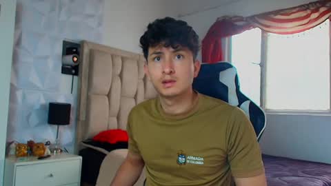 Snapshot of santyago_taylor chatting on 28, 1, 2025 Santyago online show from 28, 1, 2025