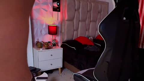 Snapshot of santyago_taylor chatting on 13, 2, 2025 Santyago online show from 13, 2, 2025