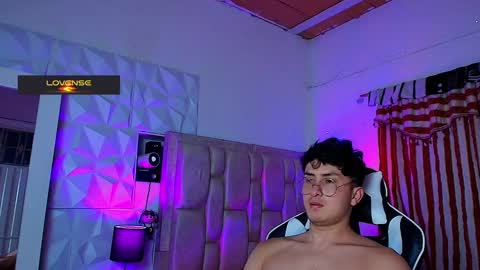 Snapshot of santyago_taylor chatting on 11, 3, 2025 Santyago online show from 11, 3, 2025