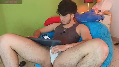Snapshot of santyago_taylor chatting on 10, 9, 2025 Santyago online show from 10, 9, 2025