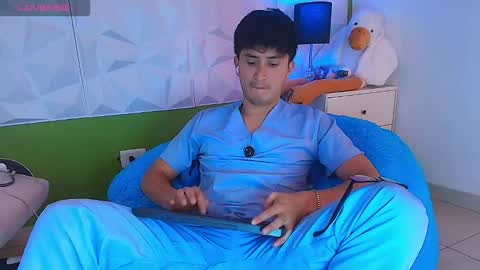 Snapshot of santyago_taylor chatting on 12, 9, 2025 Santyago online show from 12, 9, 2025