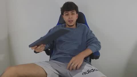 Snapshot of santybig18 chatting on 11, 3, 2025 santybig18 online show from 11, 3, 2025