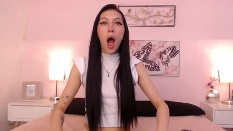 Snapshot of sara17_ chatting on 26, 10, 2025 Sara online show from 26, 10, 2025