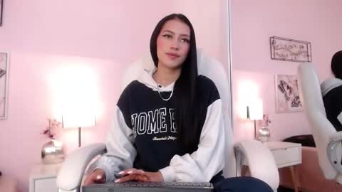 Snapshot of sara17_ chatting on 6, 11, 2025 Sara online show from 6, 11, 2025