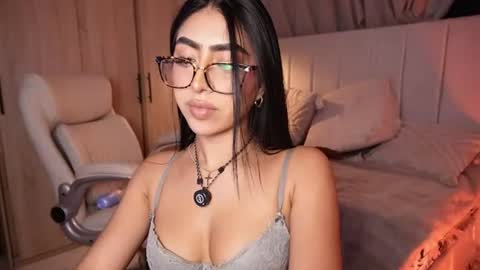 Snapshot of sara_albrecht chatting on 5, 7, 2026 Sara online show from 5, 7, 2026