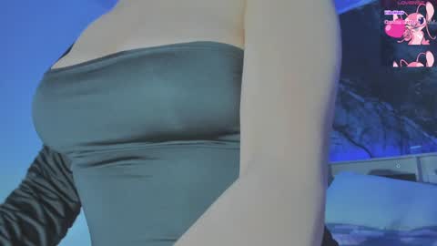 Snapshot of sara_allenx chatting on 2, 2, 2025 sara allenx online show from 2, 2, 2025