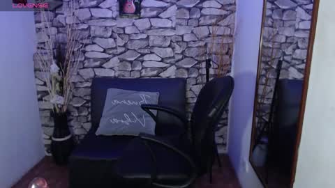 Snapshot of sara_alvarez_ chatting on 12, 1, 2025 Sara  online show from 12, 1, 2025
