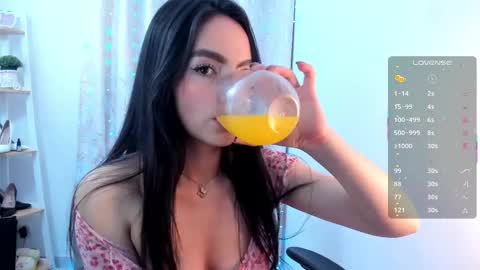 Snapshot of sara_alvarez_ chatting on 14, 10, 2025 Sara  online show from 14, 10, 2025