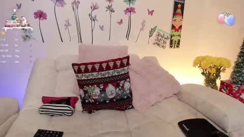 Snapshot of sara_crowe chatting on 6, 1, 2025 Sara Crowe online show from 6, 1, 2025