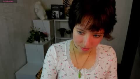 Snapshot of sara_frayy chatting on 8, 10, 2025 Sarah online show from 8, 10, 2025