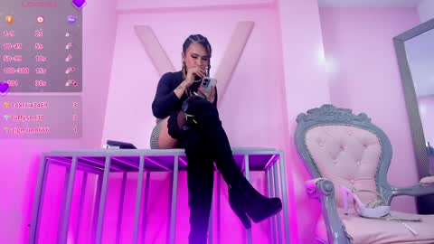 Sara HooT  online show from 4, 1, 2025