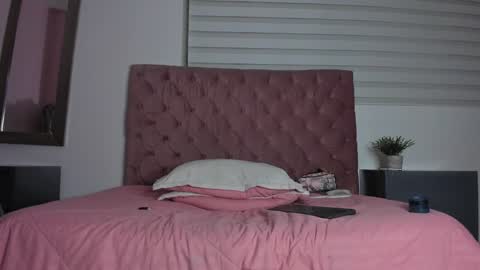 Sara HooT  online show from 28, 1, 2025