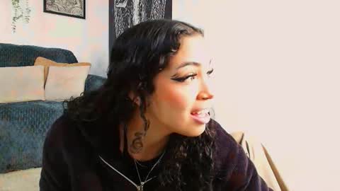 Snapshot of sara_jhonsonn chatting on 2, 12, 2025 Sara Jhonson online show from 2, 12, 2025