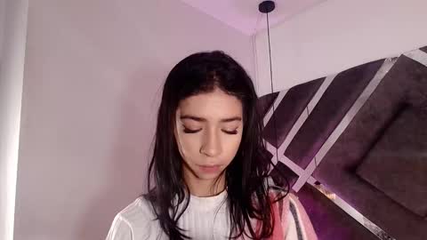 sara_lopee1 online show from 6, 10, 2025