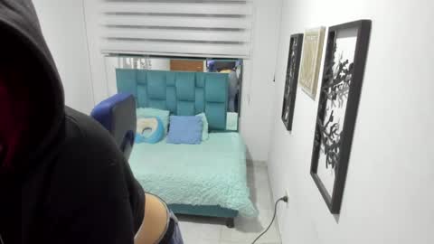 sara_red_x online show from 6, 4, 2026