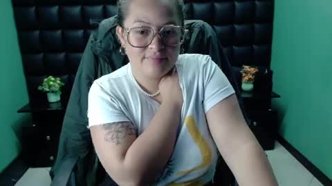 sara_thonson_ online show from 22, 2, 2025