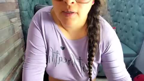 sara_thonson_ online show from 10, 7, 2026