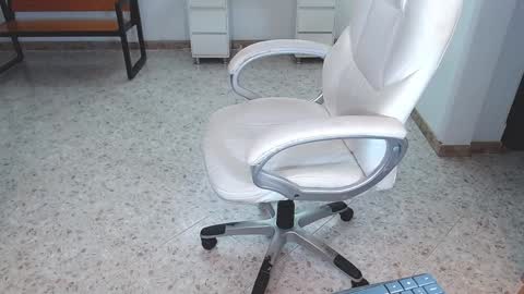 Snapshot of sara_y_rauw chatting on 15, 12, 2024 Sara online show from 15, 12, 2024