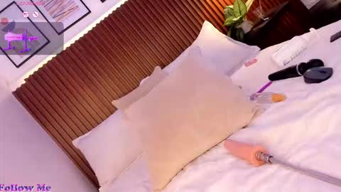 Snapshot of saraa_romero chatting on 5, 12, 2025 sara online show from 5, 12, 2025