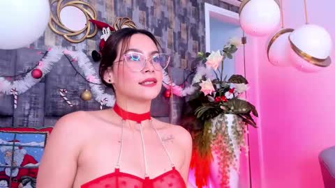 Snapshot of saraalvarezx chatting on 5, 12, 2025 Sara Alvarezx online show from 5, 12, 2025