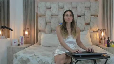 saraANDyoni online show from 4, 1, 2025