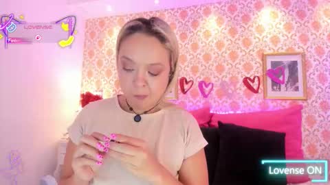 SaraAvila  online show from 15, 2, 2026