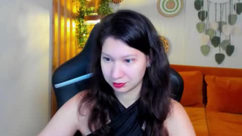 Snapshot of saradenars chatting on 5, 11, 2025 SaraDenars online show from 5, 11, 2025