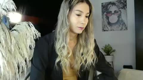 Snapshot of saragoddesshot chatting on 30, 10, 2025 CALL ME LOVE SARITA online show from 30, 10, 2025