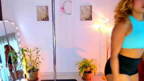 Snapshot of sarah__cinnamon chatting on 26, 4, 2026 sarah cinnamon online show from 26, 4, 2026