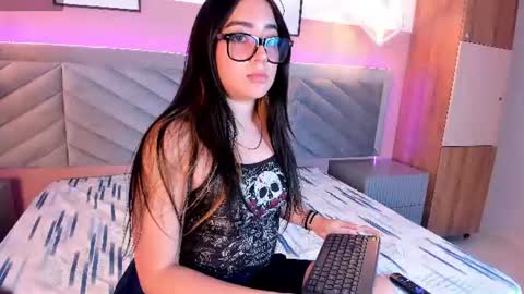 sarah__smith__ online show from 14, 7, 2026