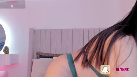 Sarah Bonneth online show from 5, 10, 2025