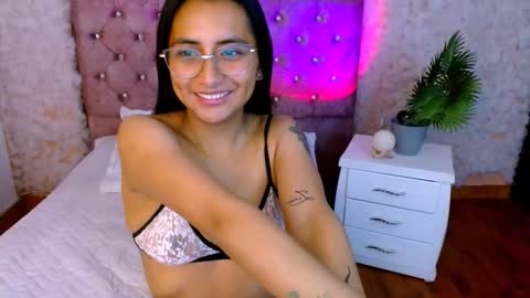 Snapshot of sarah_bubbles chatting on 4, 12, 2025 sarah_bubbles online show from 4, 12, 2025