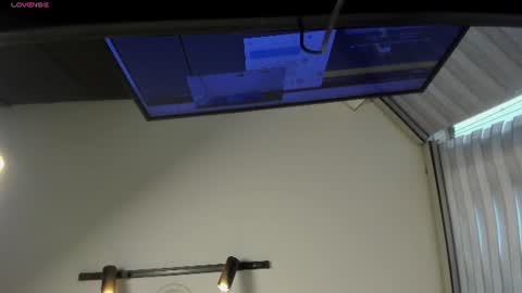 sarah_collens_ online show from 17, 6, 2026