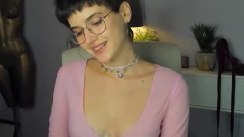 Snapshot of sarah_desire01 chatting on 28, 9, 2025 Sarah online show from 28, 9, 2025