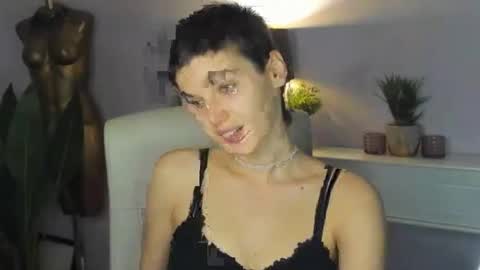 Snapshot of sarah_desire01 chatting on 19, 10, 2025 Sarah online show from 19, 10, 2025