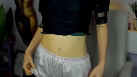 Snapshot of sarah_desire01 chatting on 9, 11, 2025 Sarah online show from 9, 11, 2025