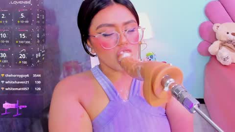 Snapshot of sarah_gold_1 chatting on 28, 12, 2024 Sarah online show from 28, 12, 2024