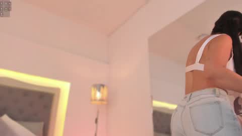 Snapshot of sarah_hiill chatting on 27, 12, 2024 online show from 27, 12, 2024